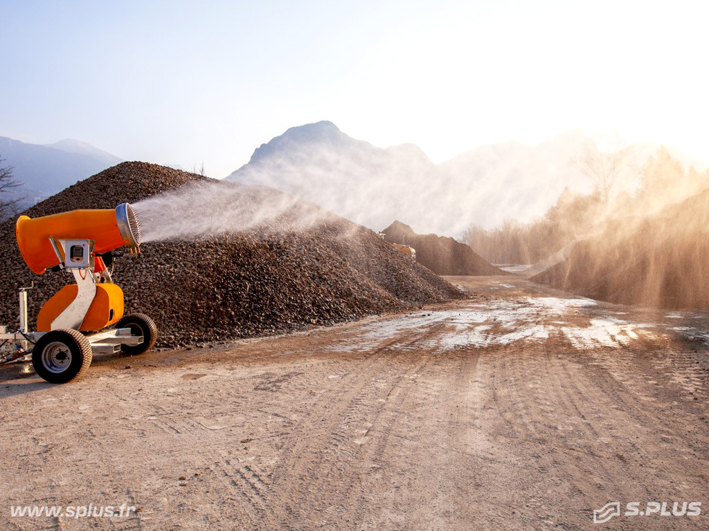 Brumisateur sur un chantier de concassage